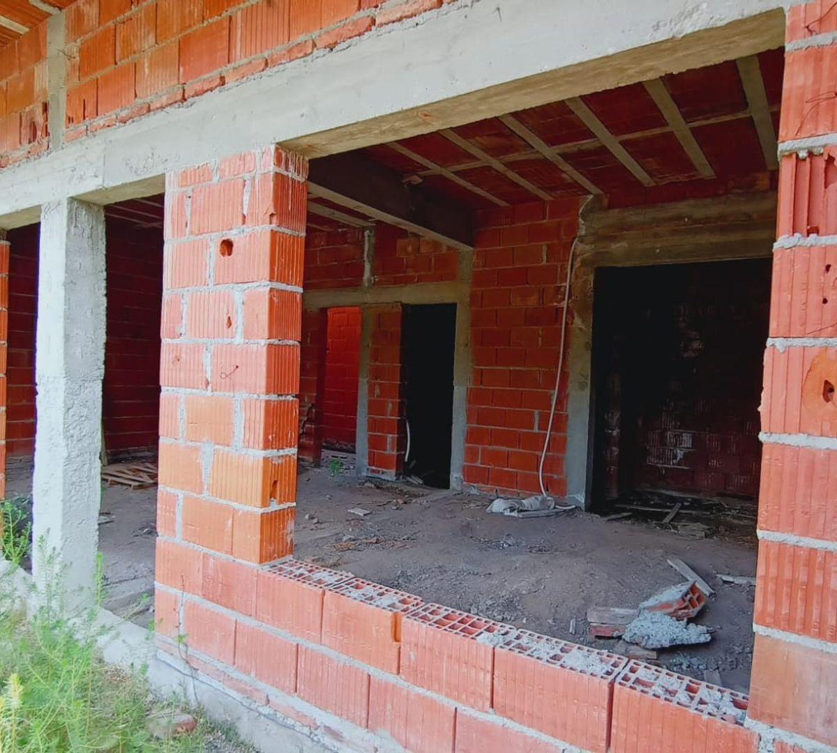 Venta Departamentos y Locales Tanti 3