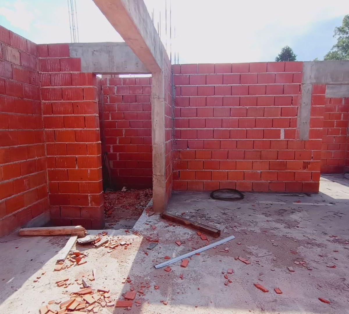 Venta Departamentos y Locales Tanti 5
