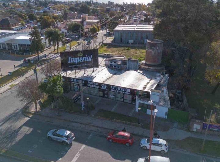 LOCAL C/TERRENO EN ESQUINA SOBRE LA AV. SAN MARTIN 1