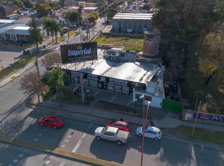 LOCAL C/TERRENO EN ESQUINA SOBRE LA AV. SAN MARTIN 5
