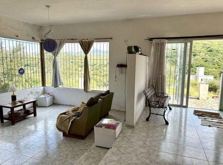 Venta Campo en Salsipuedes con dos casas y pileta 3