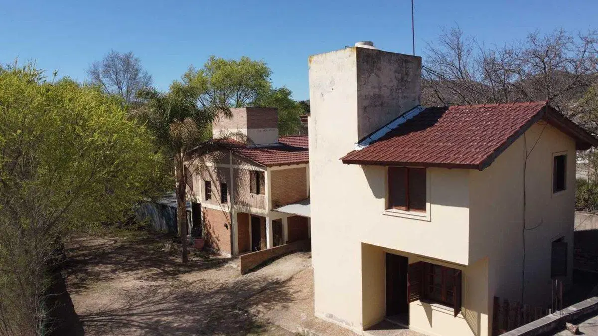 VENTA COMPLEJO CON 3 DUPLEX Y 2 LOCALES 2