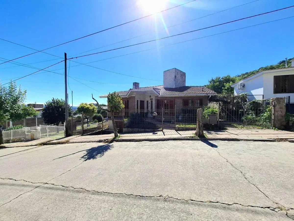 VENTA CASA 3 DORMIS MÁS DEPARTAMENTO Y BUNGALOWS 3