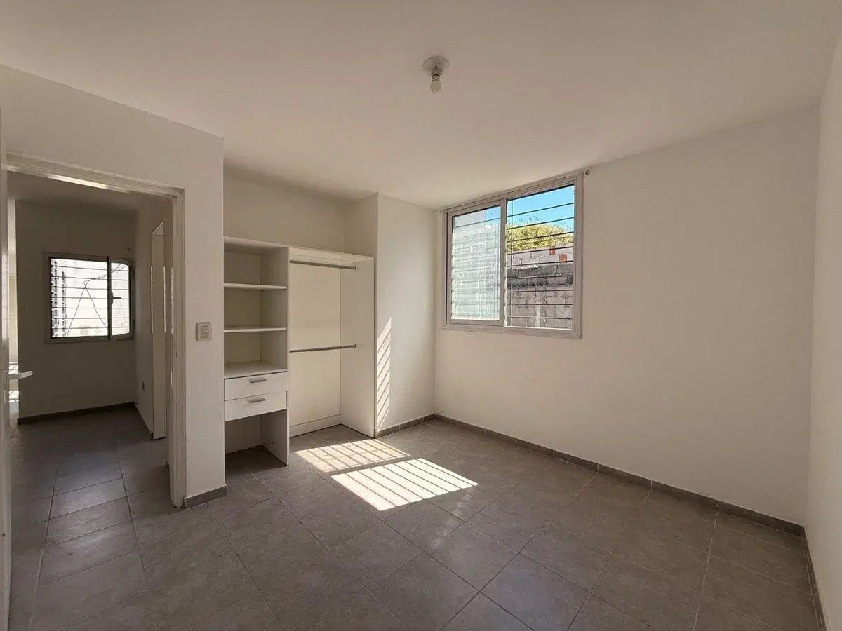 VENTA DÚPLEX 3 DORM CON PATIO Y COCHERA SALDAN 5