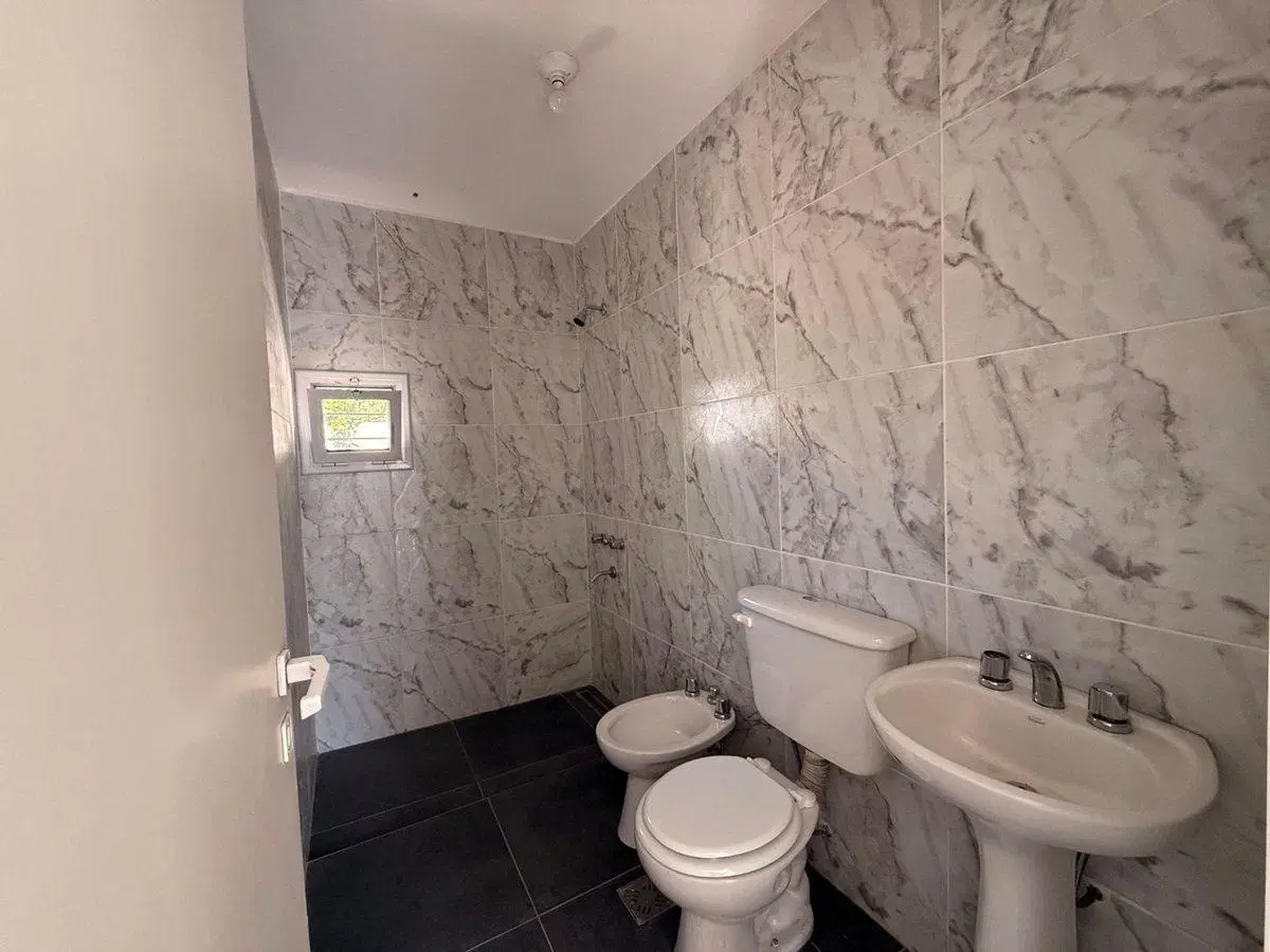 VENTA DÚPLEX 3 DORM CON PATIO Y COCHERA SALDAN 4
