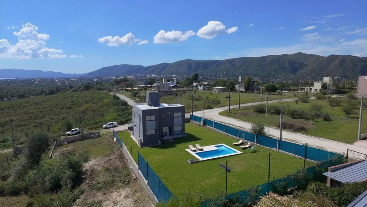 CASA A ESTRENAR 3 DORM PILETA Y VISTA SAN ANTONIO 2