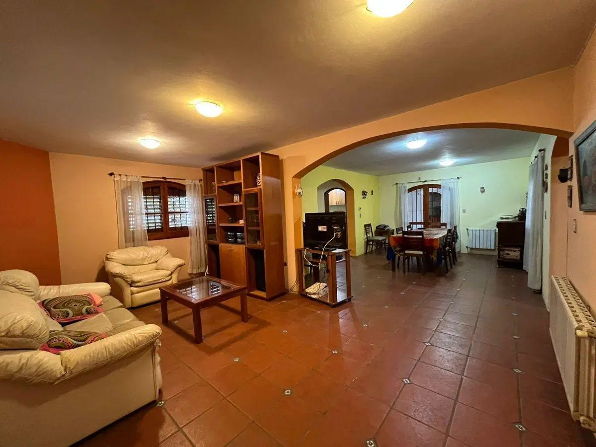 VENTA CASA 3 DORM Y ESCRITORIO NUEVO POETA C/PILET 4