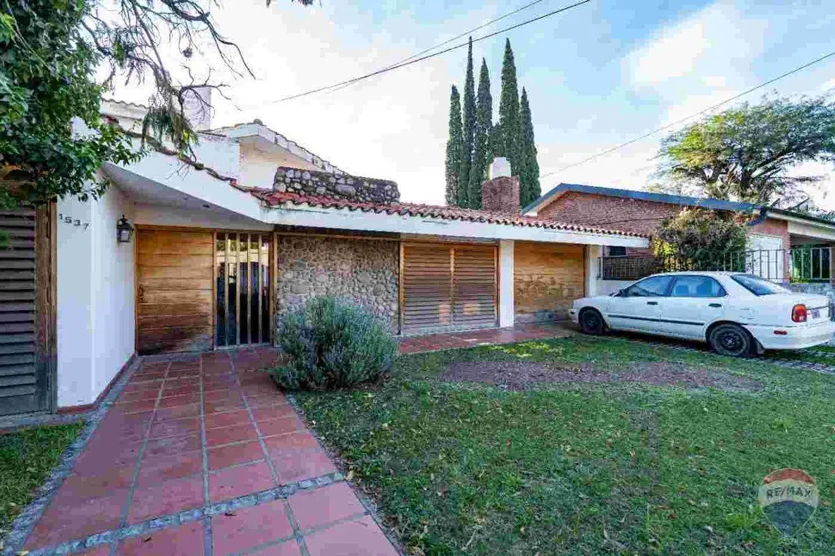 VENTA CASA 4D 3B COCH PQE PIL CERRO DE LAS ROSAS 3