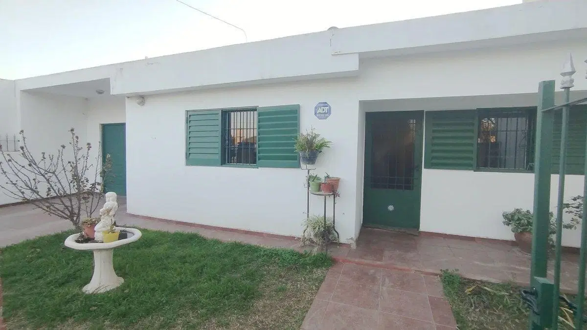 VENTA CASA 2 DORMITORIOS GRAN PATIO CORONEL OLMEDO 3