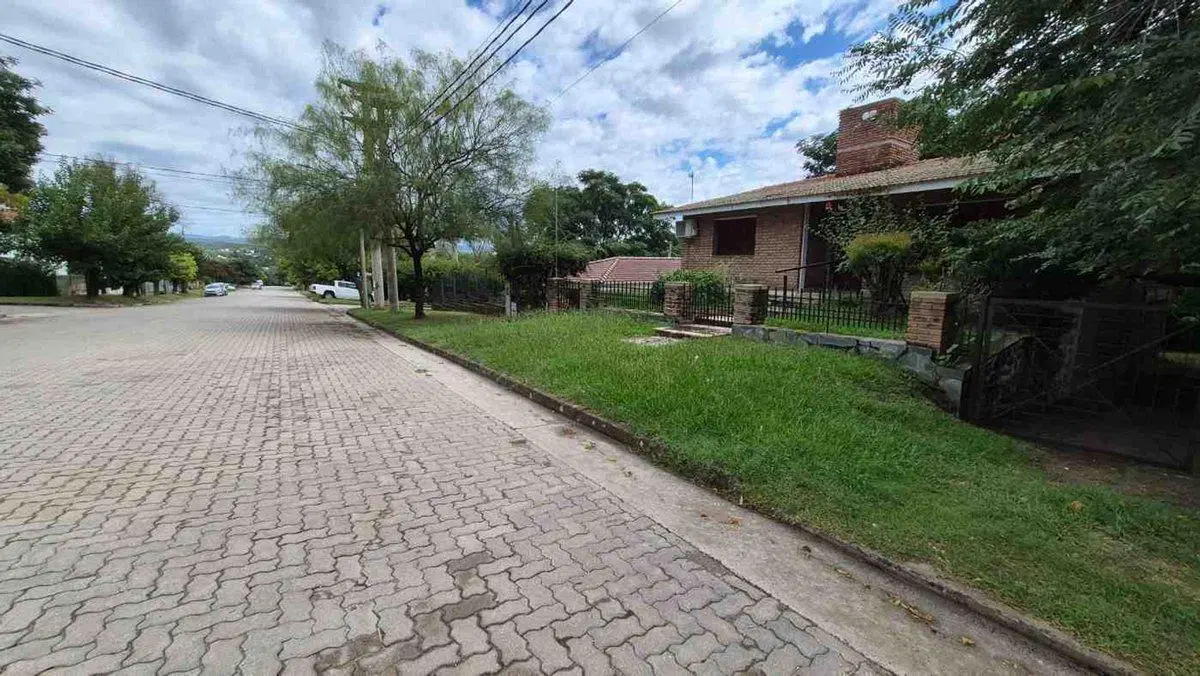 VENTA CASA MÁS DEPARTAMENTO EN VILLA CARLOS PAZ 2