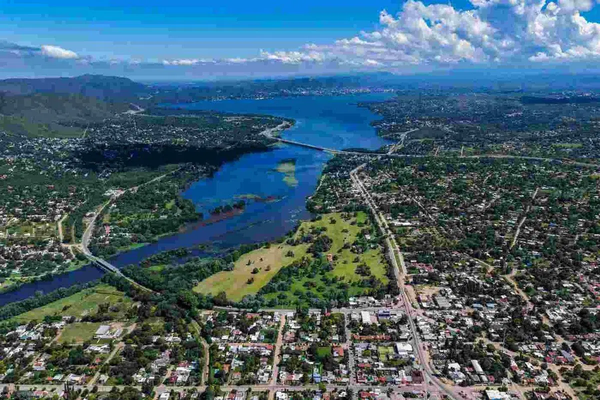 VENTA CASONA Y 17 HAS COSTA AL LAGO SOBRE RUTA 38 4