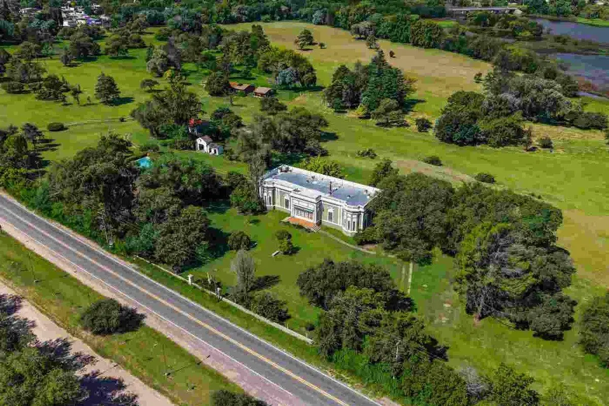 VENTA CASONA Y 17 HAS COSTA AL LAGO SOBRE RUTA 38 5