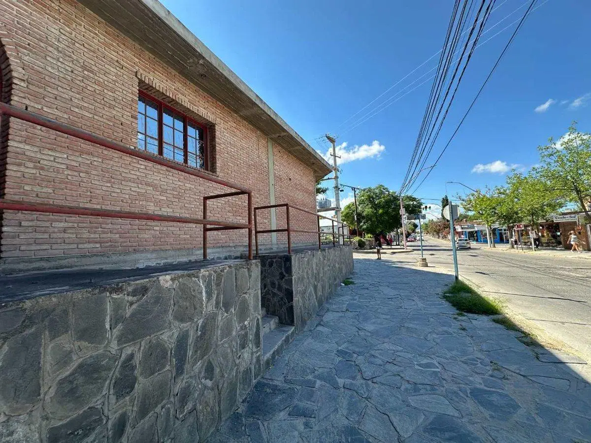VENTA LOCAL ESQUINA COMERCIAL MINA CLAVERO CENTRO 4