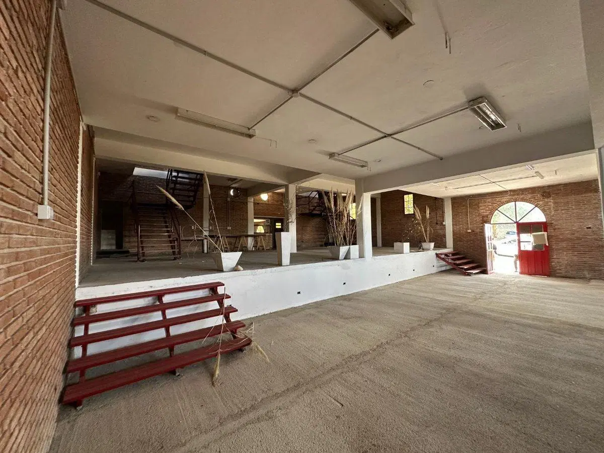 VENTA LOCAL ESQUINA COMERCIAL MINA CLAVERO CENTRO 2