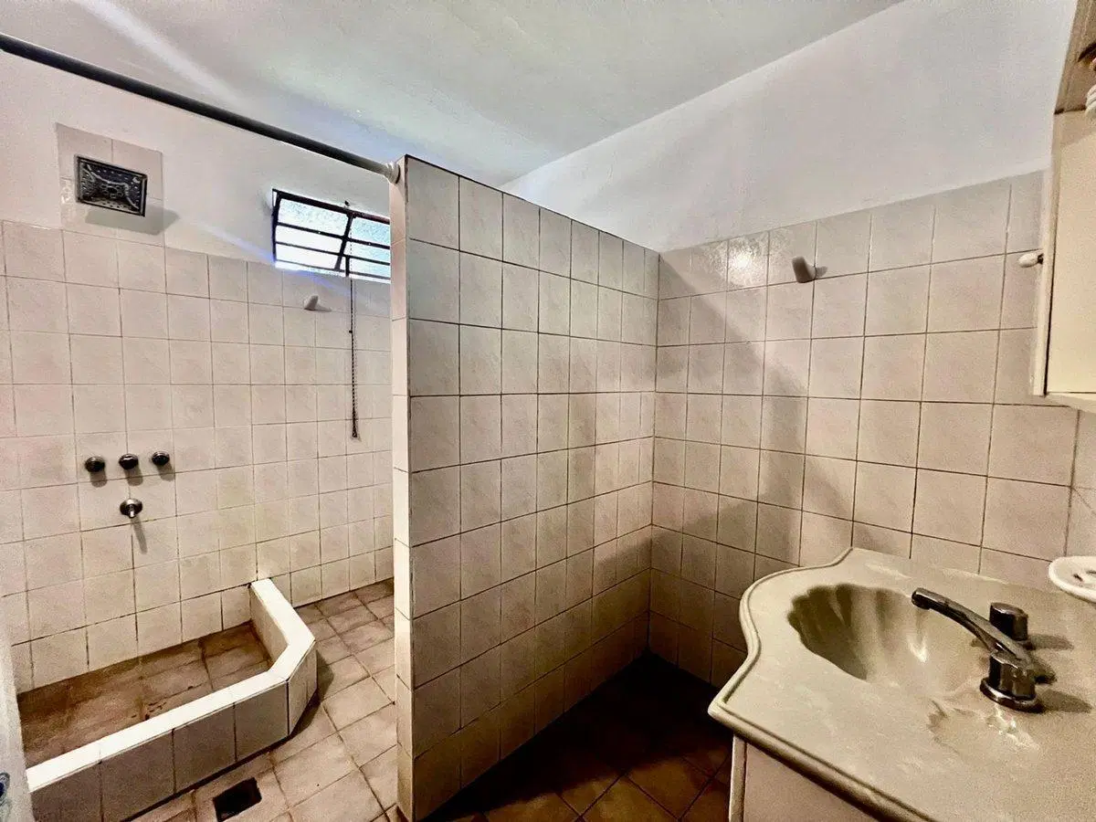 VENTA  CASA 2 DORM BARRIO  PARQUE  LICEO TERCERA 4