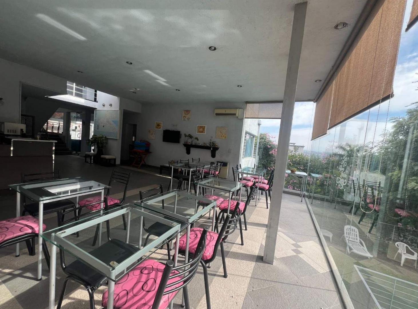 Foto de VENTA CASA O APTA COMERCIAL 11 HAB CARLOS PAZ, imagen 1