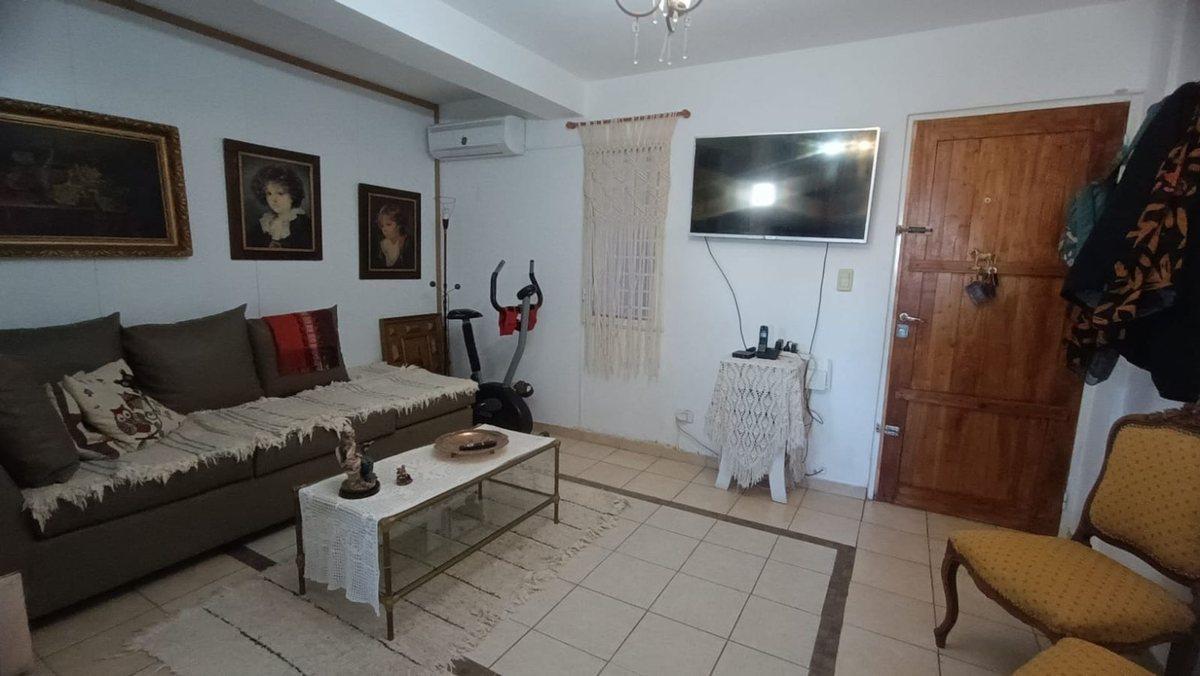 VENTA DPTO. 2 DORM MAS ESCRITORIO B° GUEMES CBA