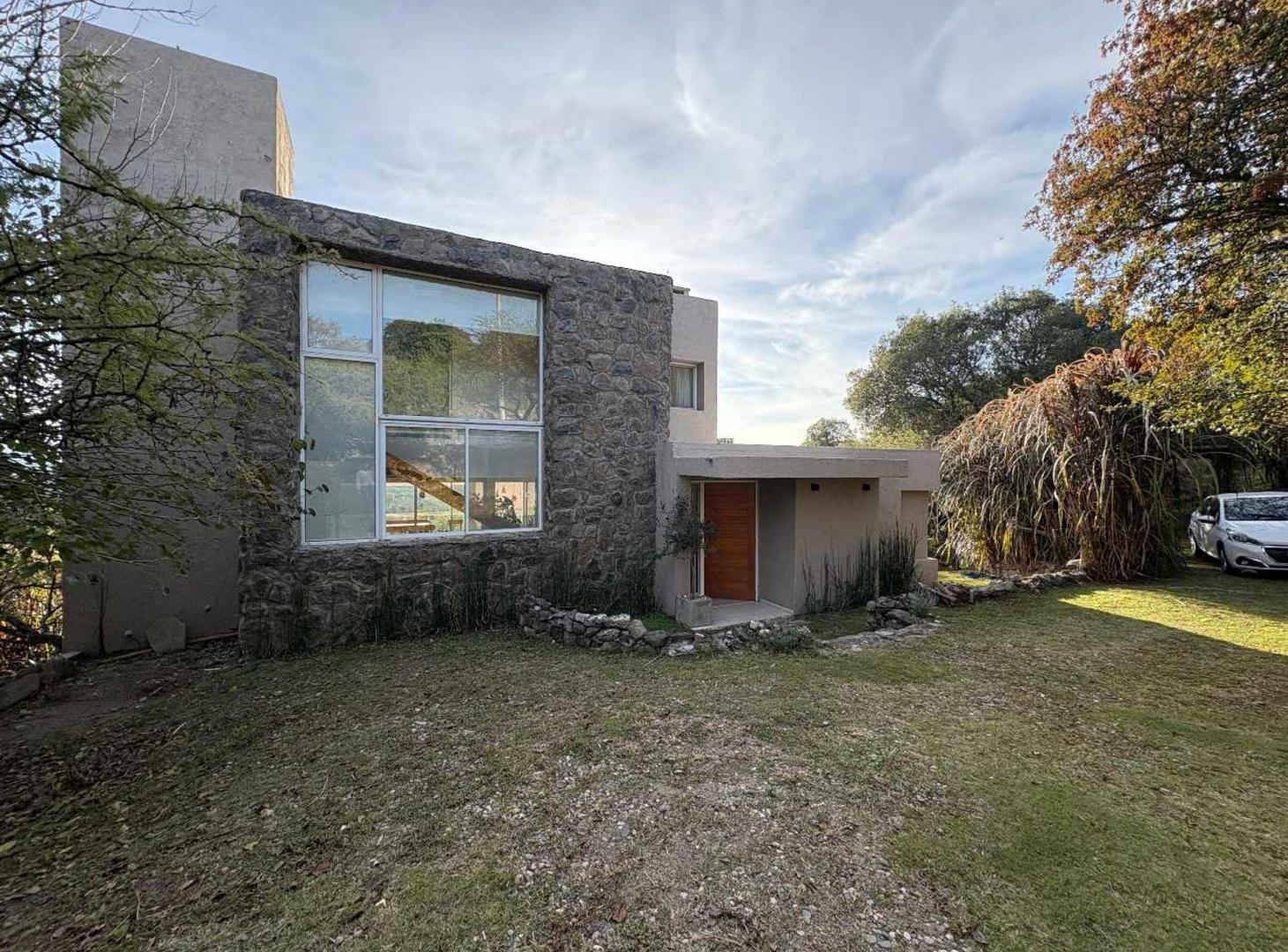 HERMOSA CASA EN POSTA CARRETA 3 DORM CON PILETA
