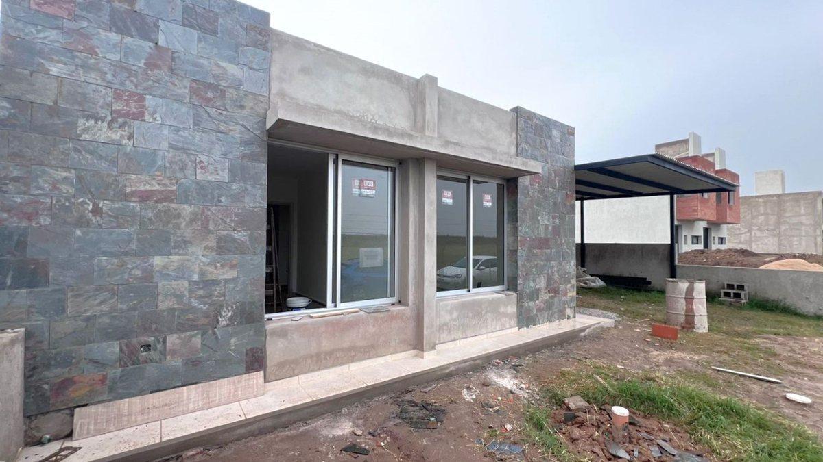OPORTUNIDAD CASA 3D PLANTA BAJA TERRAZAS MANANT