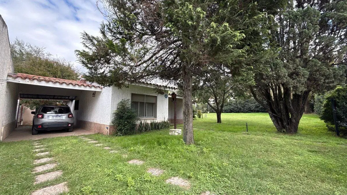 VENTA CASA 2 DORMITORIOS CON PILETA RIO CEBALLOS 5