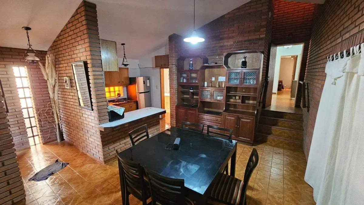 VENTA CASA 3 DORM CON PILETA VILLA CARLOS PAZ 2