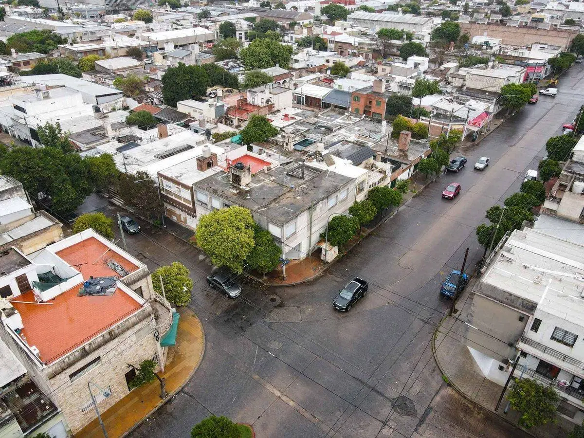 VENTA ESQUINA A RECICLAR DOS PLANTAS GRAL BUSTOS 5