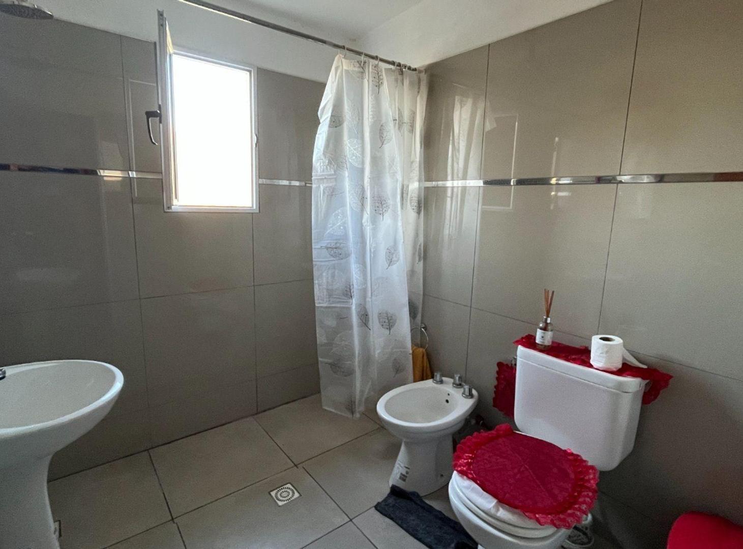 Foto de VENTA CASA 3 DOR 3 BAÑOS PILETA Y VISTA EN BIALET, imagen 2