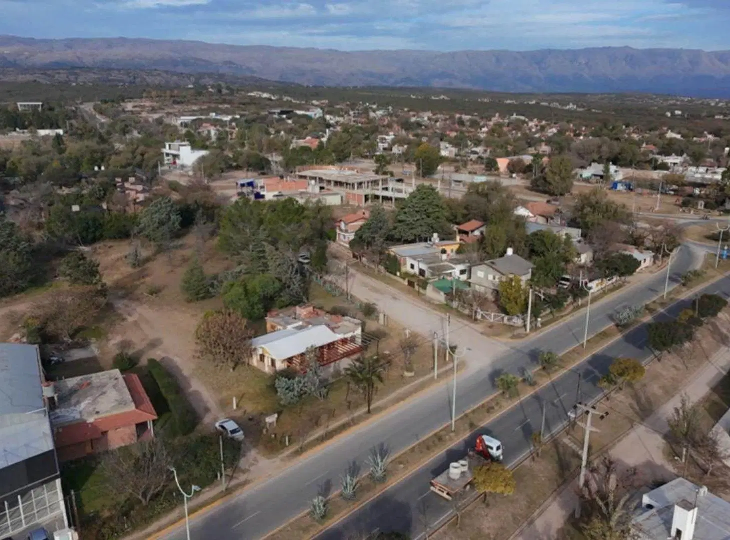 VENTA LOCAL DPTOS LOTES RUTA INGRESO MINA CLAVERO 5