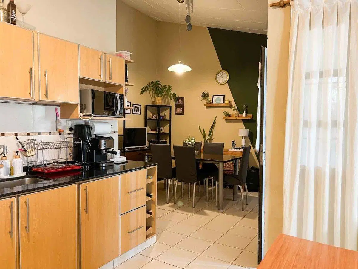 VENTA CASA 2 DORM Y ESCRITORIO SOLARES DE ARGÜELLO 4
