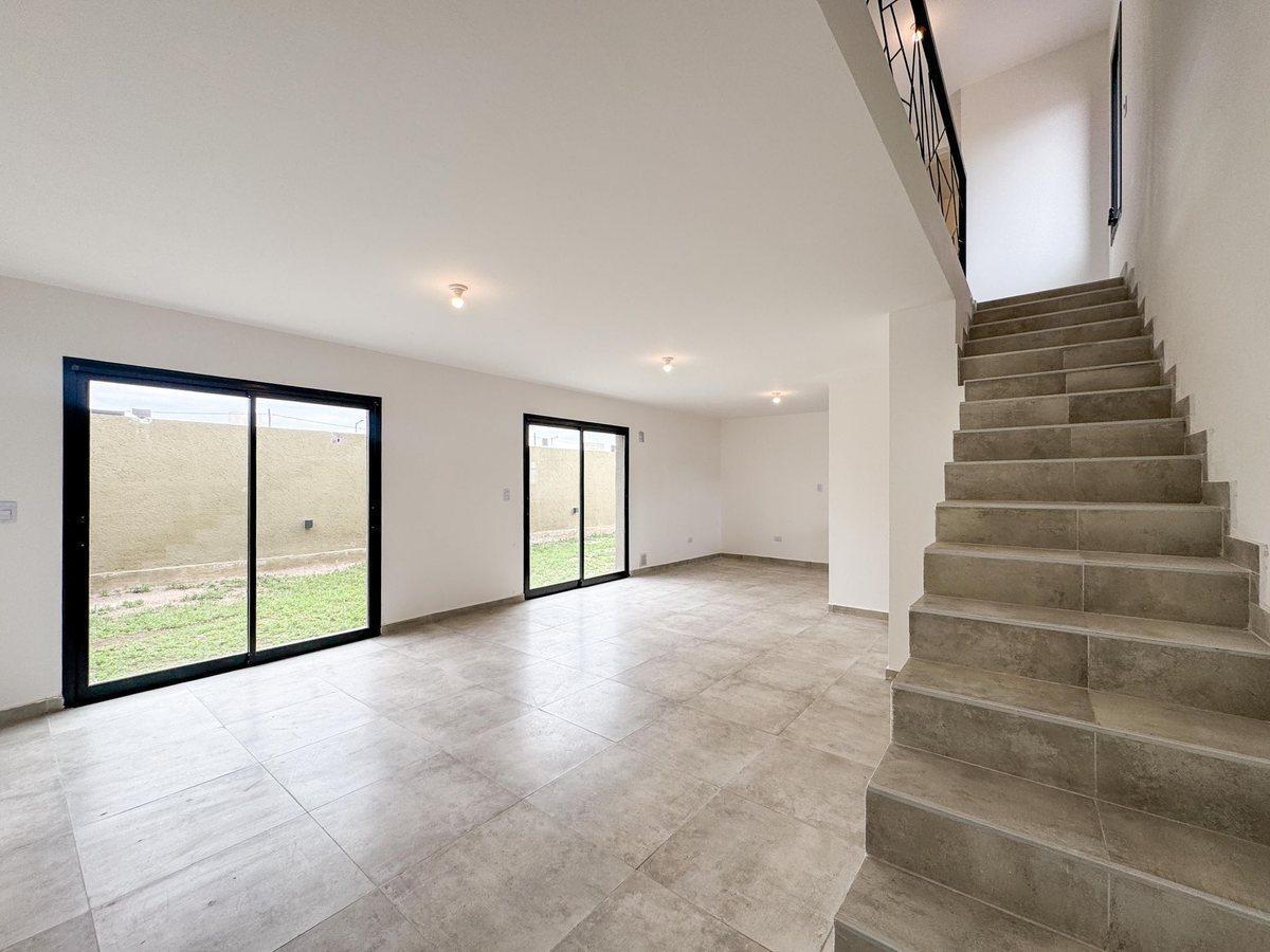 Foto de VENTA CASA DUPLEX PAMPAS DE MANANTIALES, imagen 2