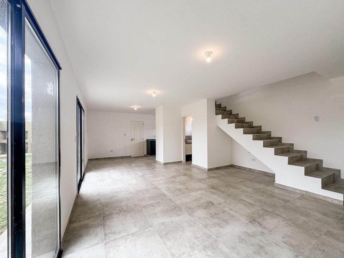 Foto de VENTA CASA DUPLEX PAMPAS DE MANANTIALES, imagen 4