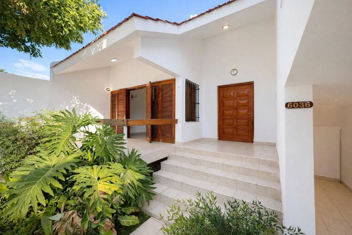 VENTA CASA 3 DORM Y ESCRITORIO BARRIO ARGUELLO 2
