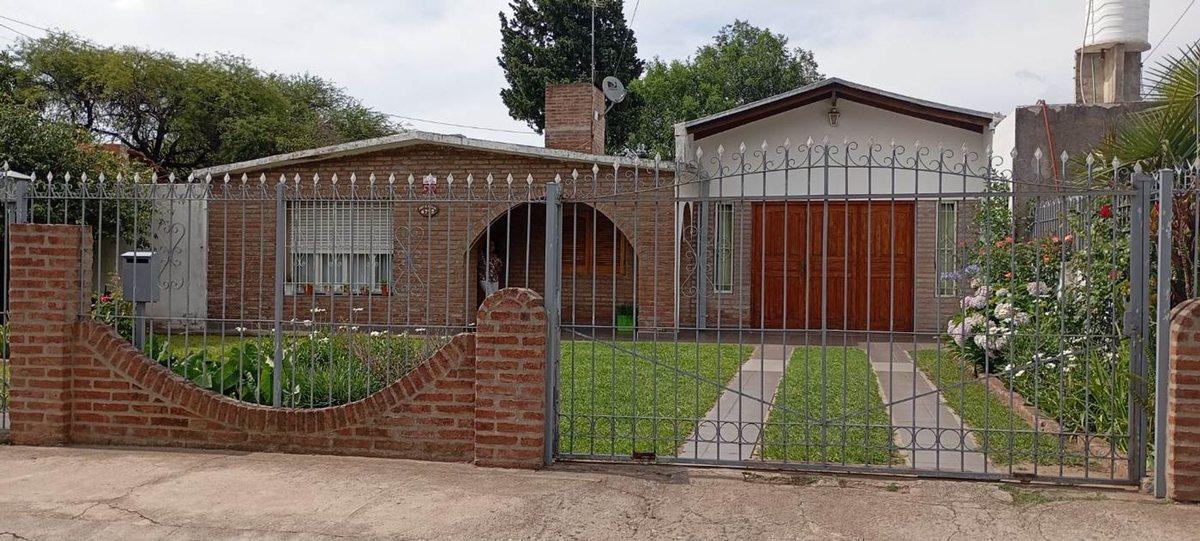 VENTA 2 CASAS  ARGUELLO  TERRENO  675 M2