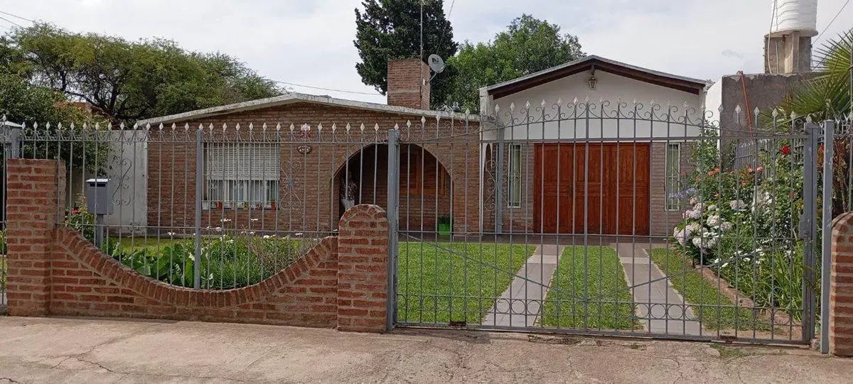 VENTA 2 CASAS  ARGUELLO  TERRENO  675 M2 2