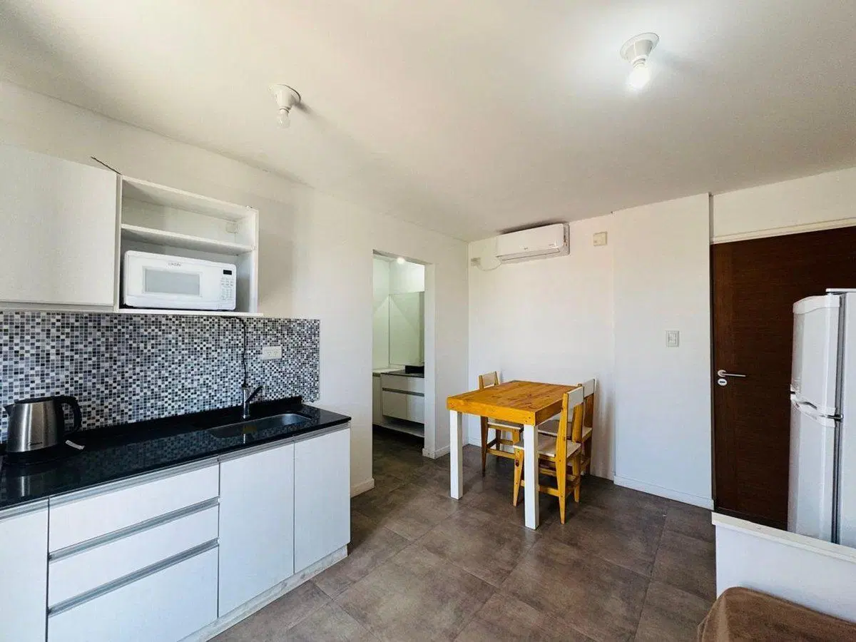 VENTA DEPTO AMOBLADO 1 DORM BALCON CARLOS PAZ 5