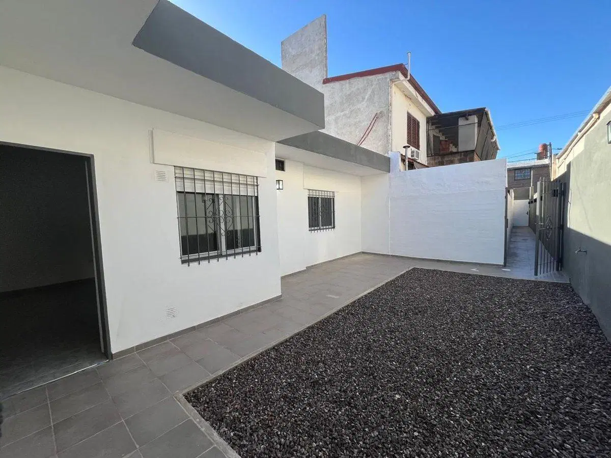 VENTA DEPTO 1 DORM CON PATIO TALLERES OESTE 4