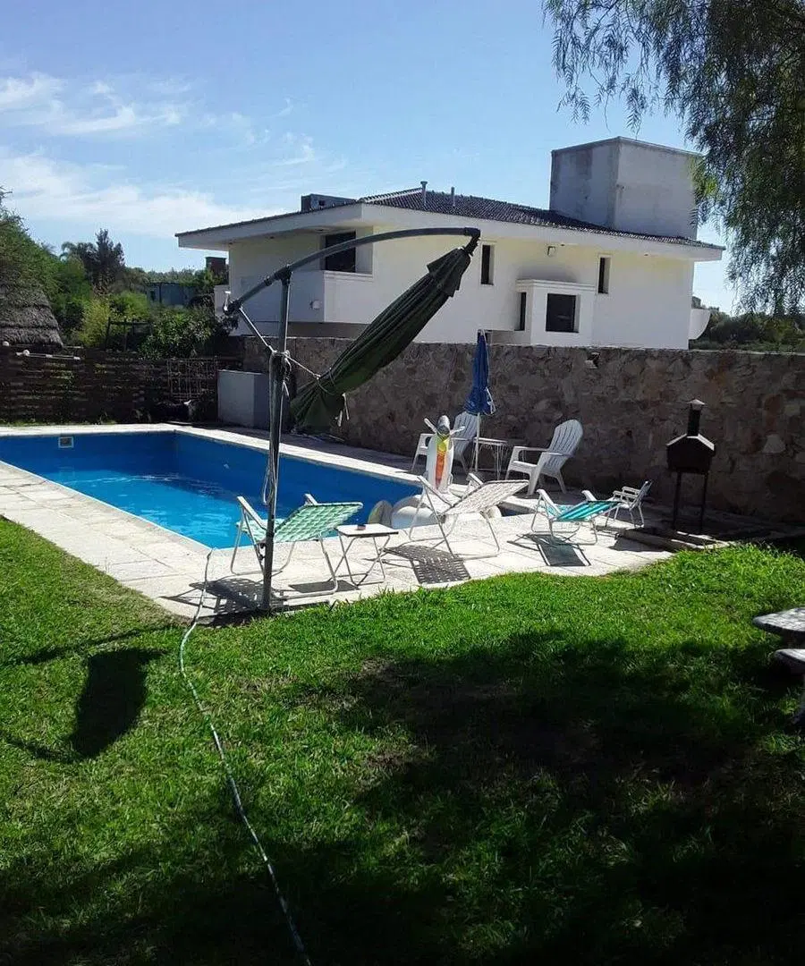 VENTA DE DOS CASAS CON PILETA VILLA DEL LAGO 3