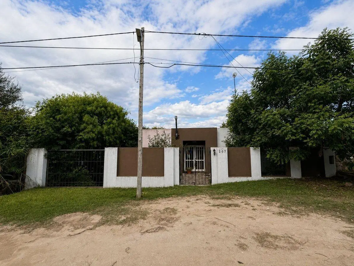 VENTA DE DOS CASAS CON PILETA VILLA DEL LAGO 5