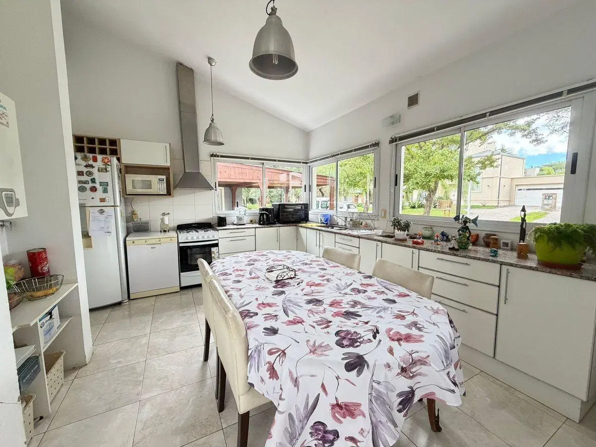 VENTA CASA 4 DORMITORIOS SAN ISIDRO VILLA ALLENDE 5