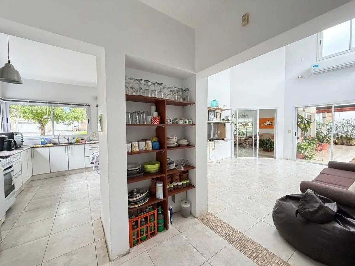 VENTA CASA 4 DORMITORIOS SAN ISIDRO VILLA ALLENDE 3