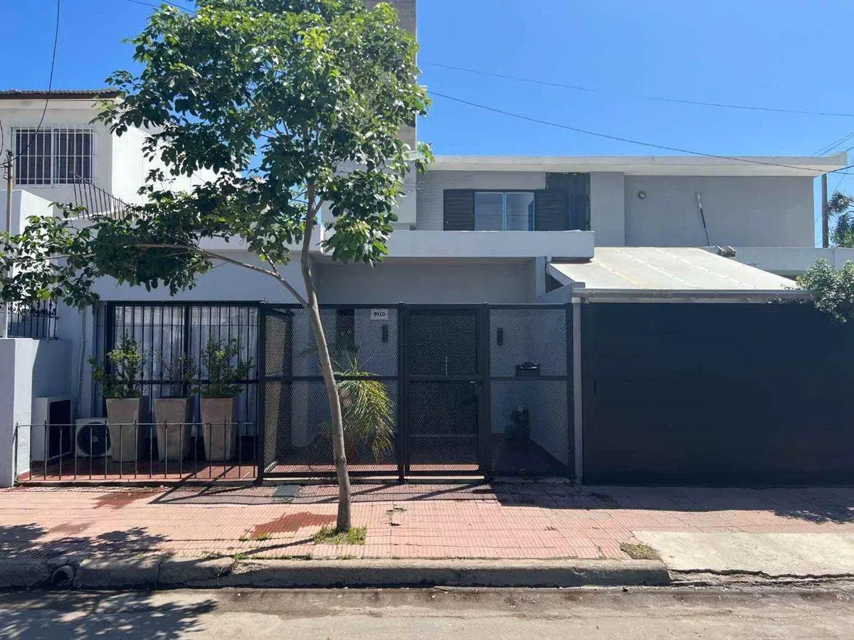 VENTA CASA 3 DORMITORIOS COCHERA PILETA V CABRERA 2