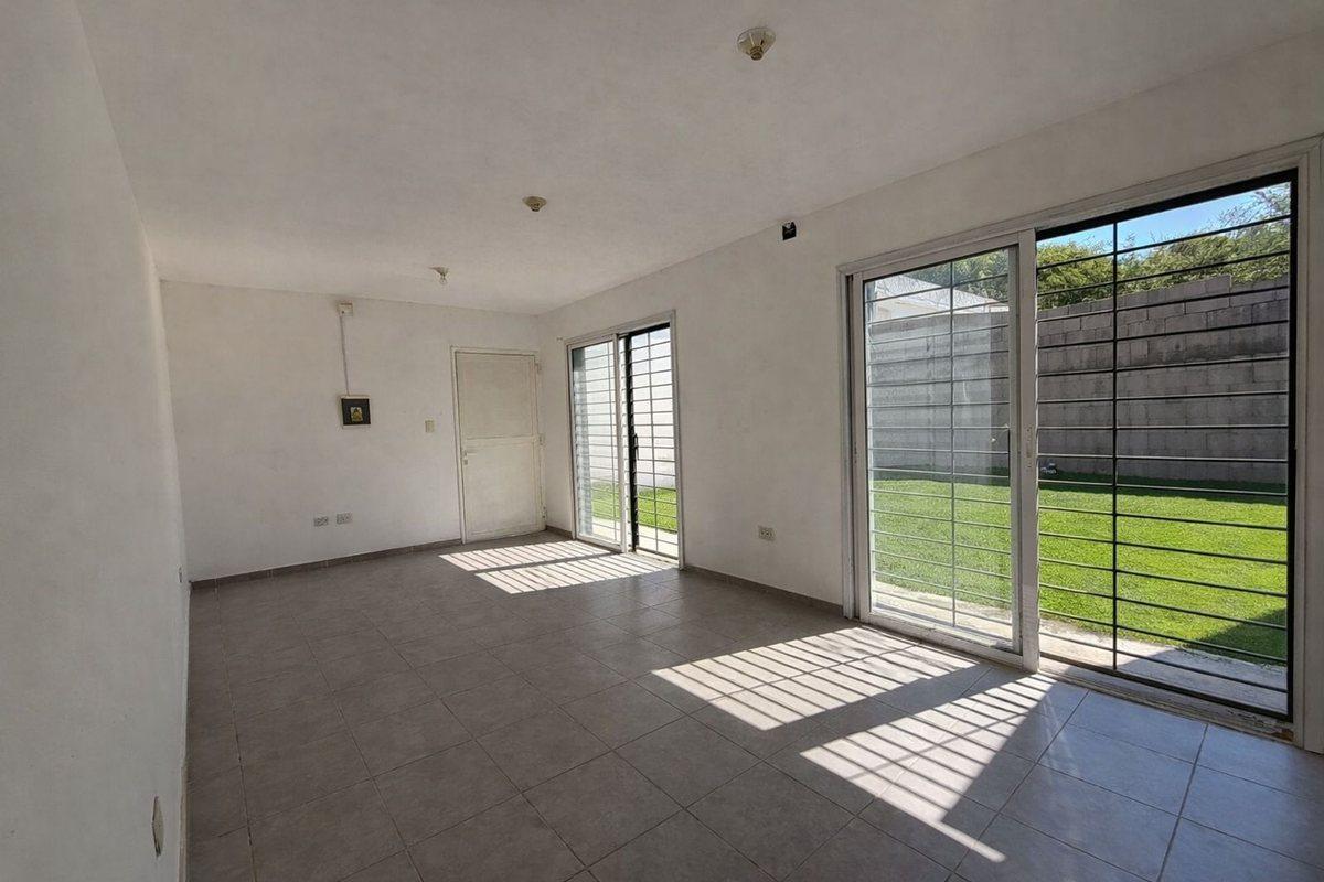 Foto de VENTA DÚPLEX 3 DORM CON PATIO Y COCHERA SALDAN, imagen 1