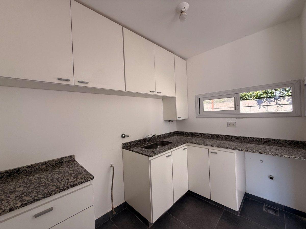 Foto de VENTA DÚPLEX 3 DORM CON PATIO Y COCHERA SALDAN, imagen 3