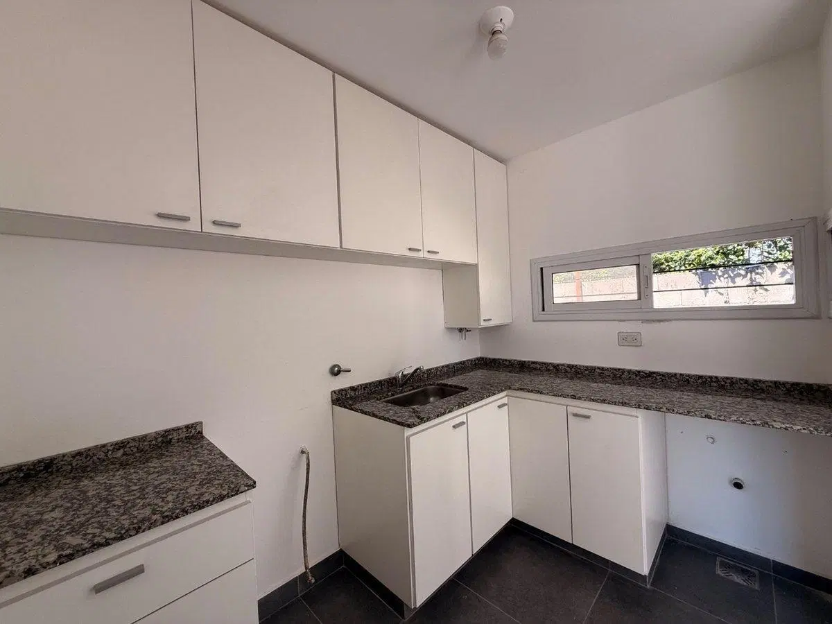 VENTA DÚPLEX 3 DORM CON PATIO Y COCHERA SALDAN 3