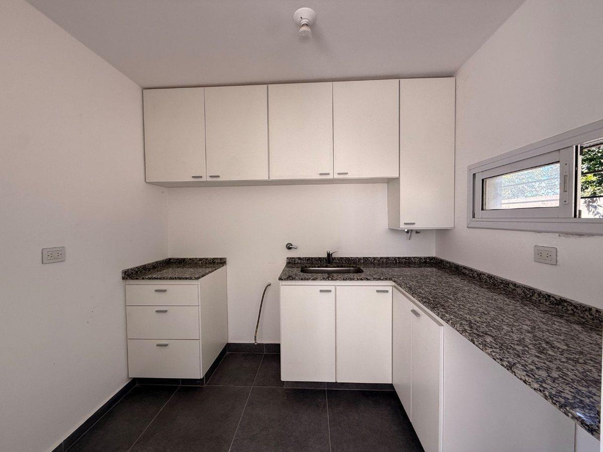 Foto de VENTA DÚPLEX 3 DORM CON PATIO Y COCHERA SALDAN, imagen 2