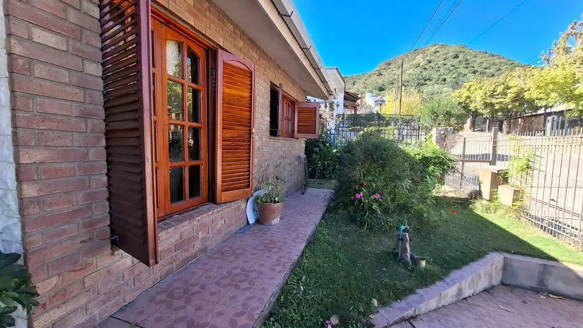 VENTA CASA 3 DORMIS MÁS DEPARTAMENTO Y BUNGALOWS 2