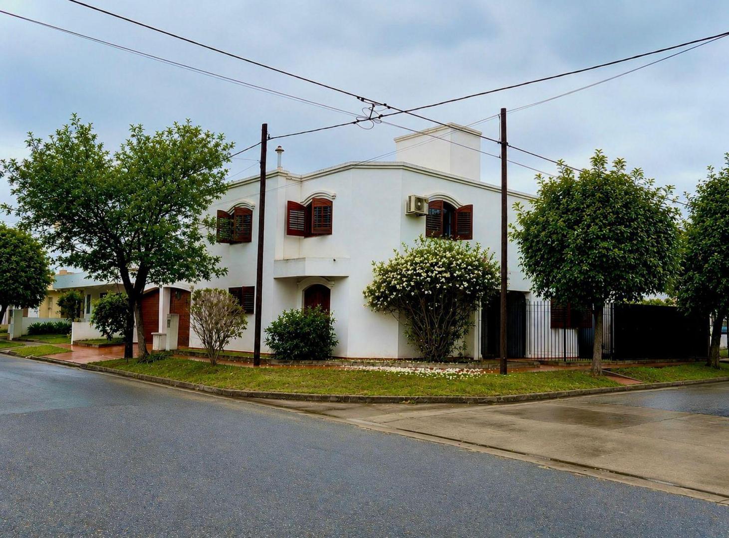Foto de VENTA CASA 3 DORM Y ESCRITORIO NUEVO POETA C/PILET, imagen 2