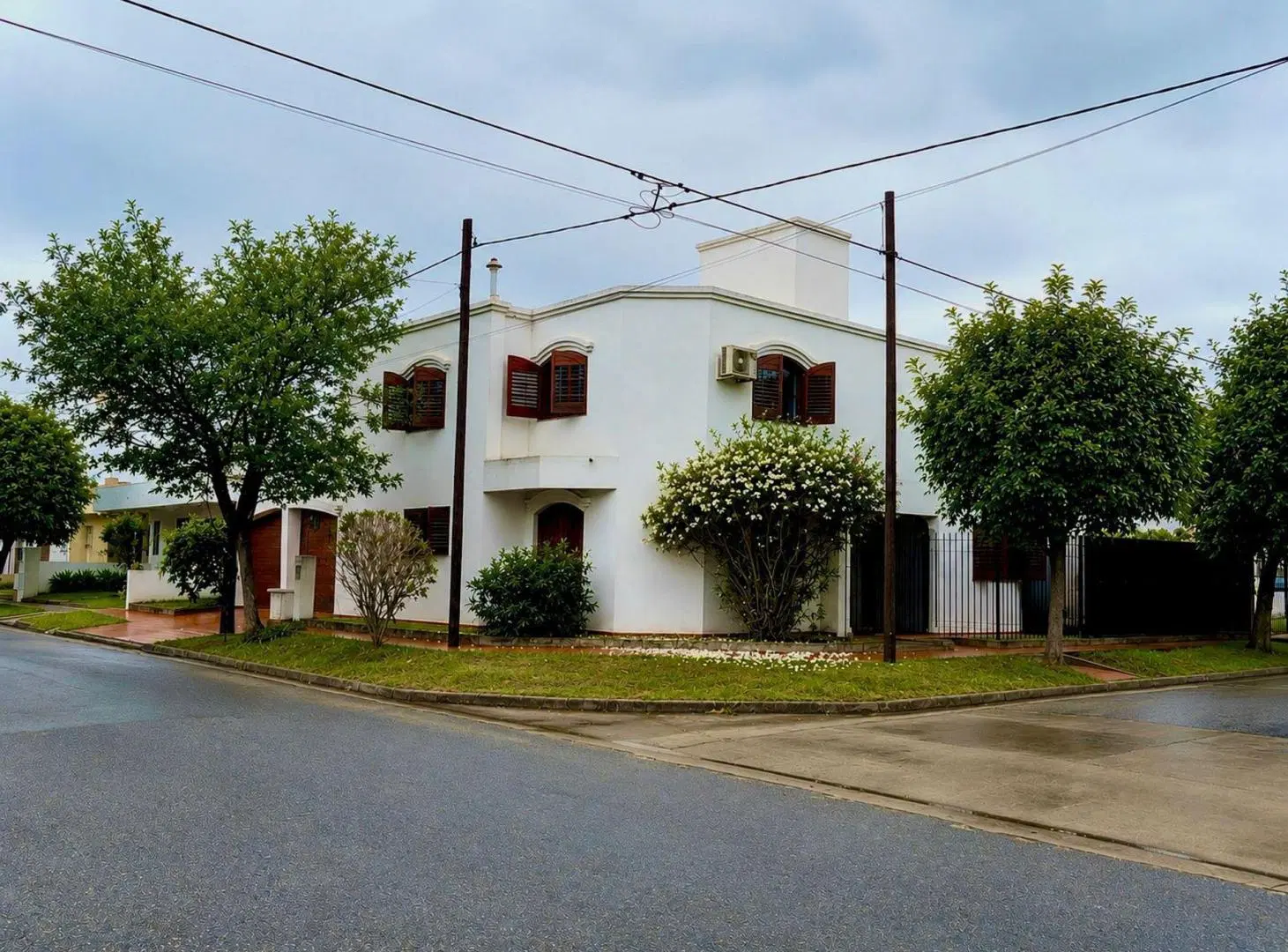 VENTA CASA 3 DORM Y ESCRITORIO NUEVO POETA C/PILET 2