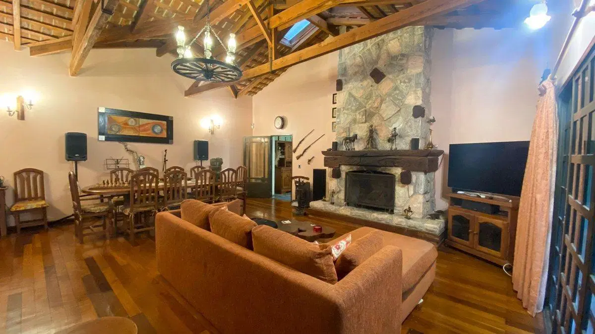 VENTA CASONA LA FALDA 2 HAS VILLA EDEN LA FALDA 2