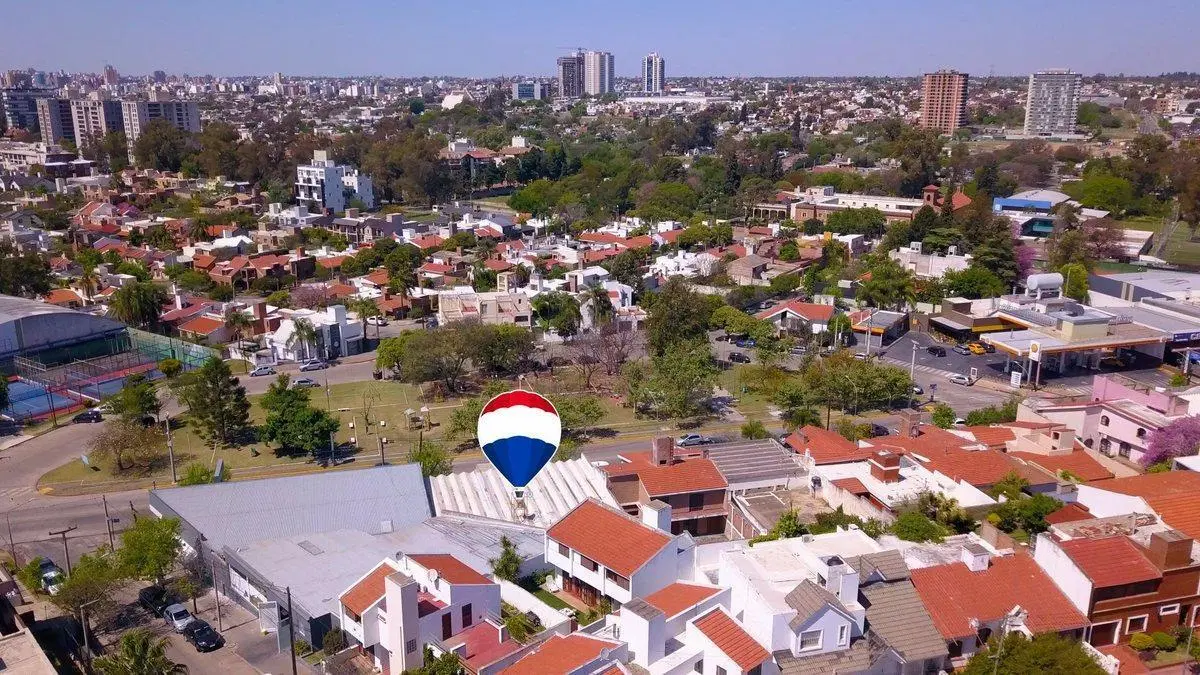 Venta salon comercial en Av Sagrada Flia c renta 2